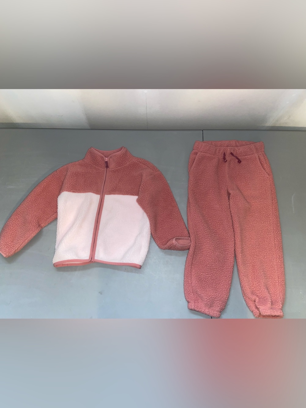 NWOT Oshkosh 5T Pink Sweater Pants Set